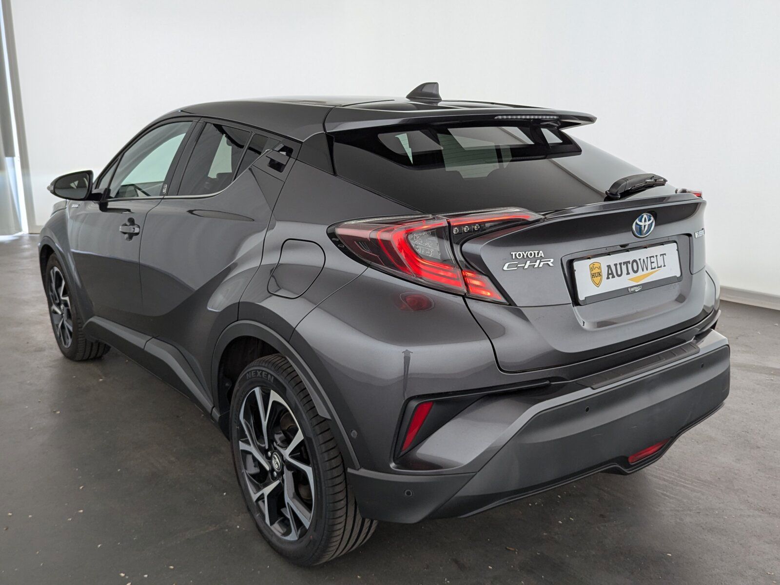 Toyota C-HR 1.8 Hybrid Team - Samsaru's Car Outlet