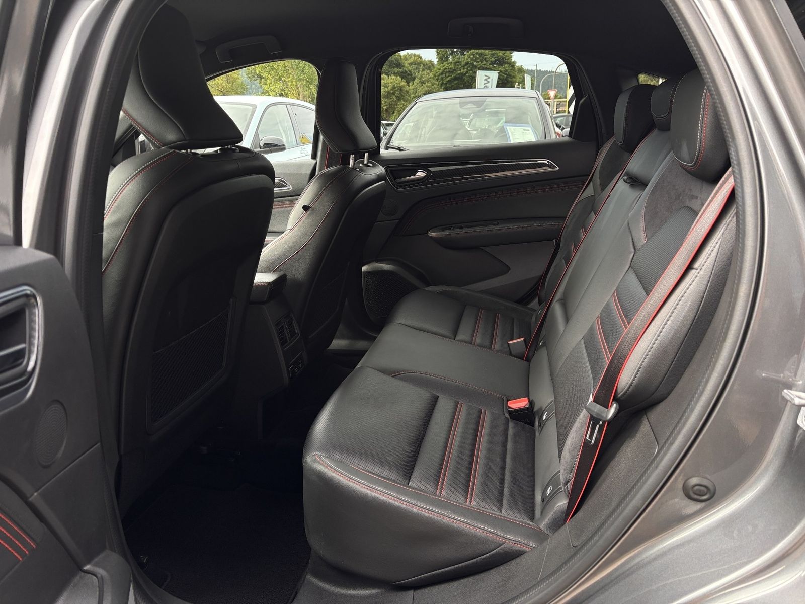 Renault Arkana 1.6 E-TECH Hybrid R.S. Line - Samsaru's Car Outlet