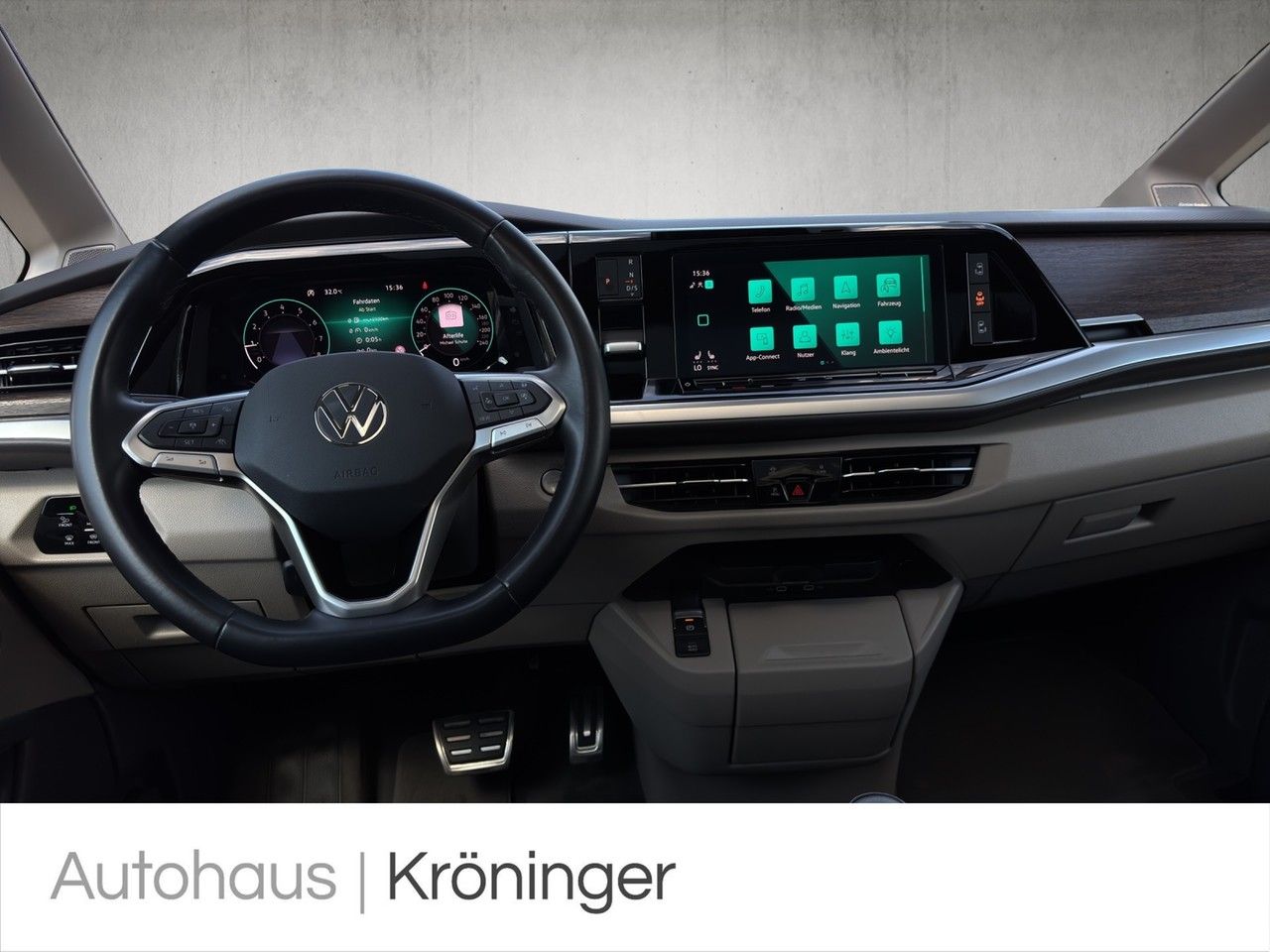 Volkswagen T7 Multivan Style - Samsaru's Car Outlet