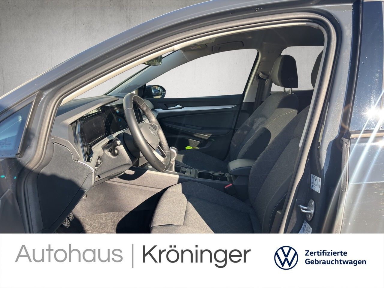 Volkswagen Golf VIII 1.5 TSI Life - Samsaru's Car Outlet
