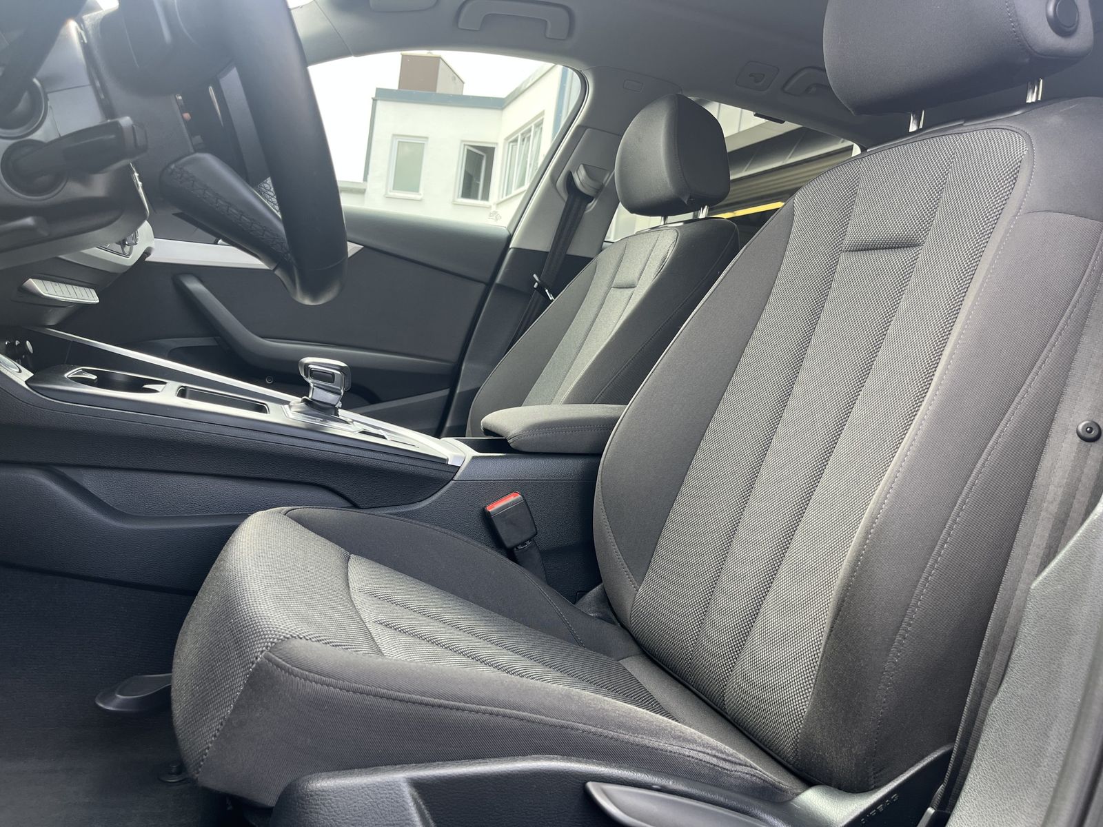 Audi A4 Avant 35 2.0 TFSI S-Line Optik Blackline - Samsaru's Car Outlet