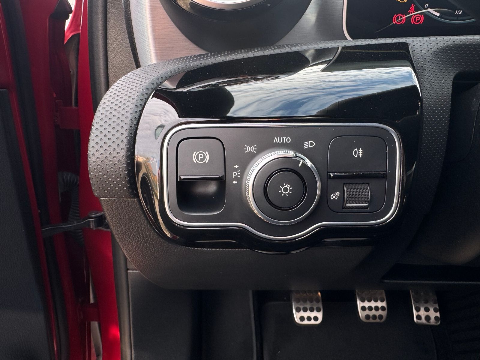 Mercedes-Benz A -Klasse 200 AMG-Line - Samsaru's Car Outlet
