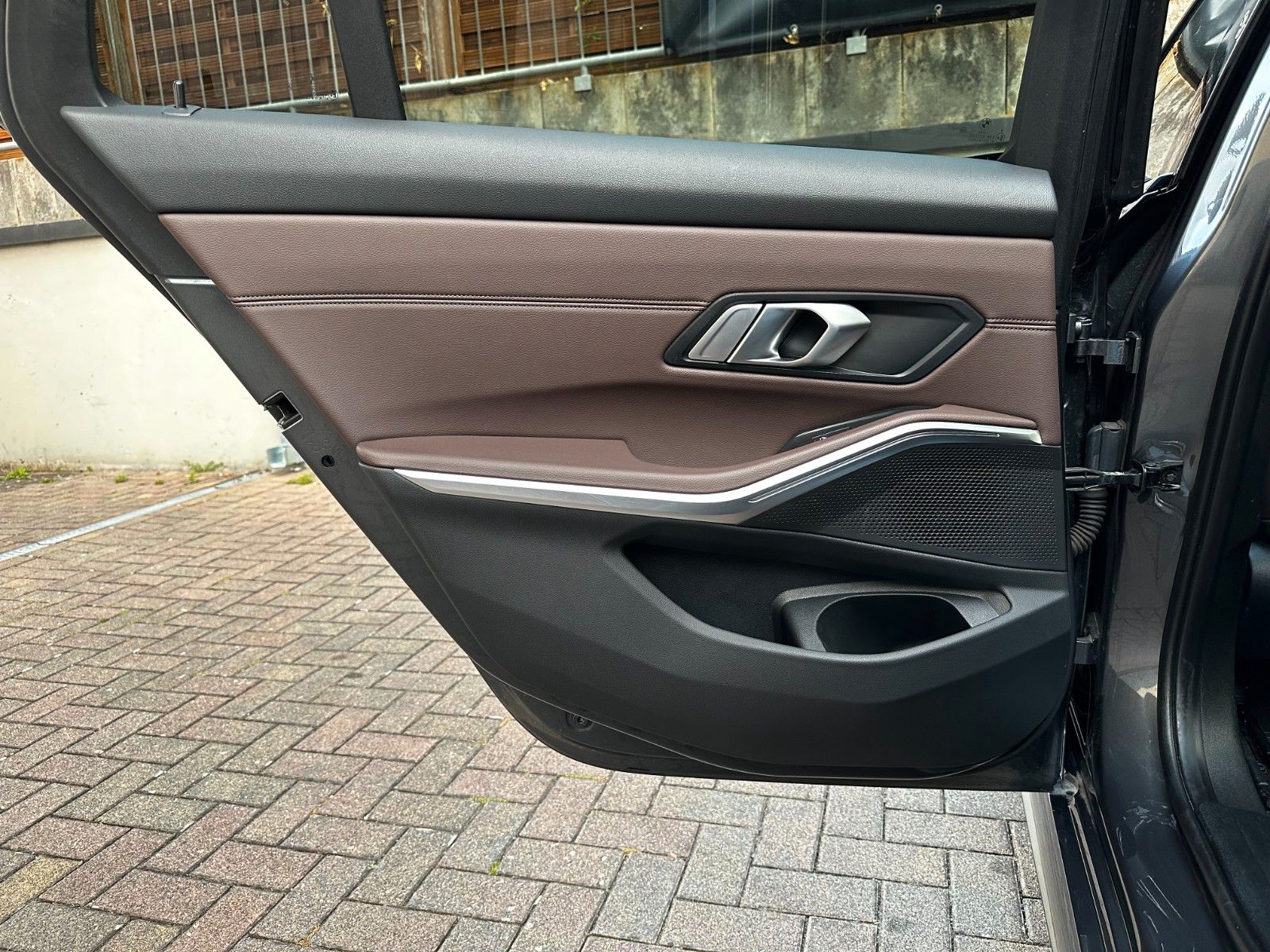 BMW 330e M Sport Shadow - Samsaru's Car Outlet