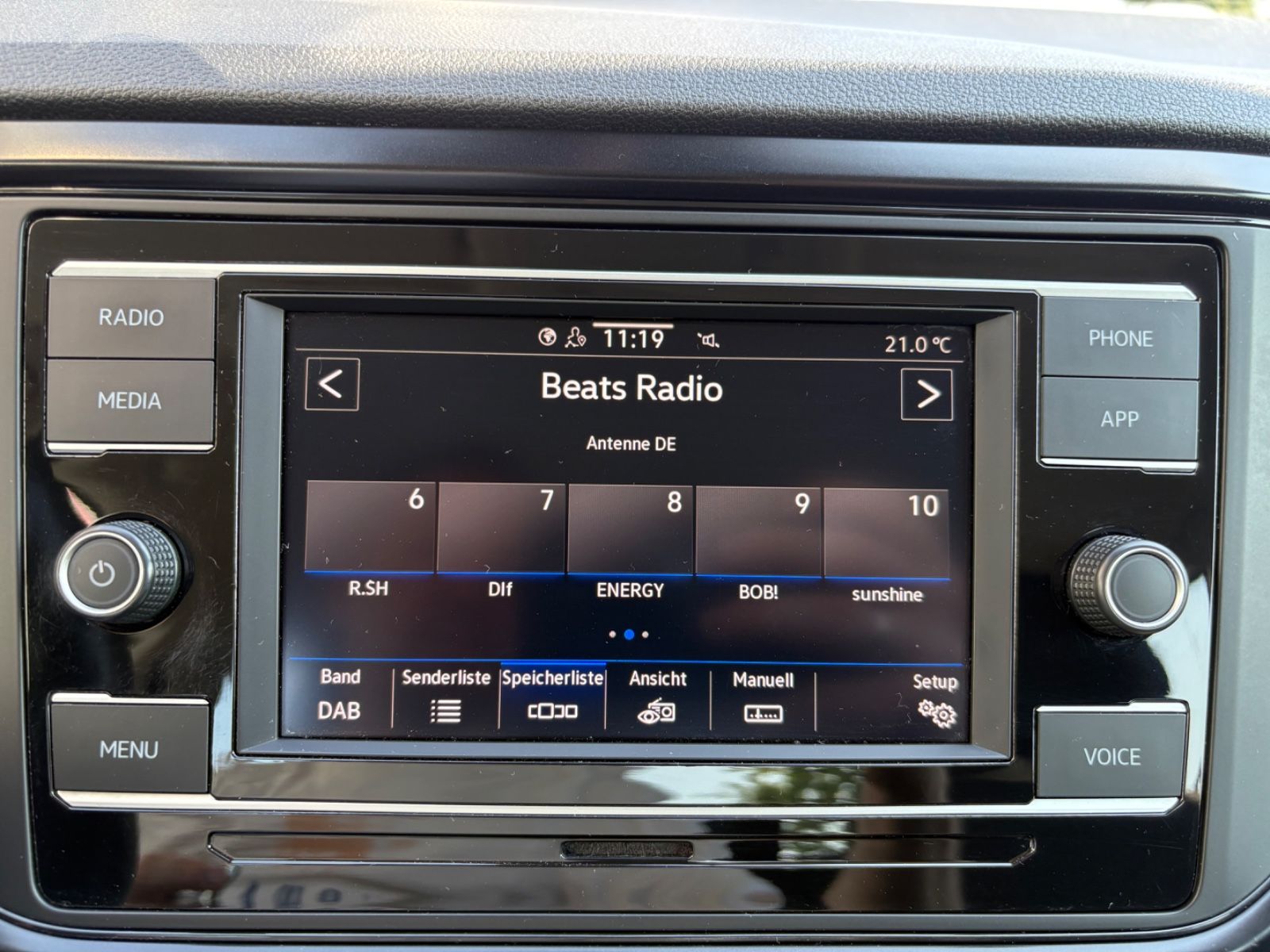 Volkswagen T-Roc - Samsaru's Car Outlet