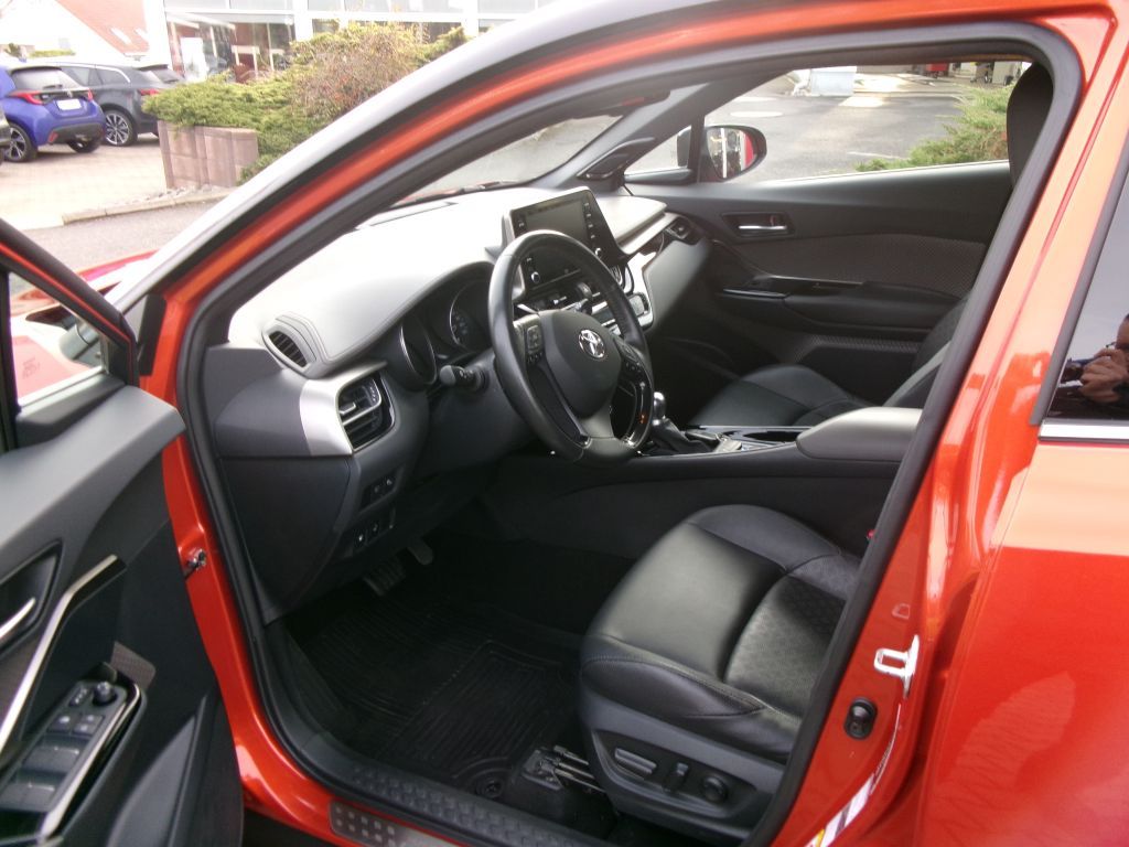 Toyota C-HR 2.0 Hybrid Orange Edition - Samsaru's Car Outlet