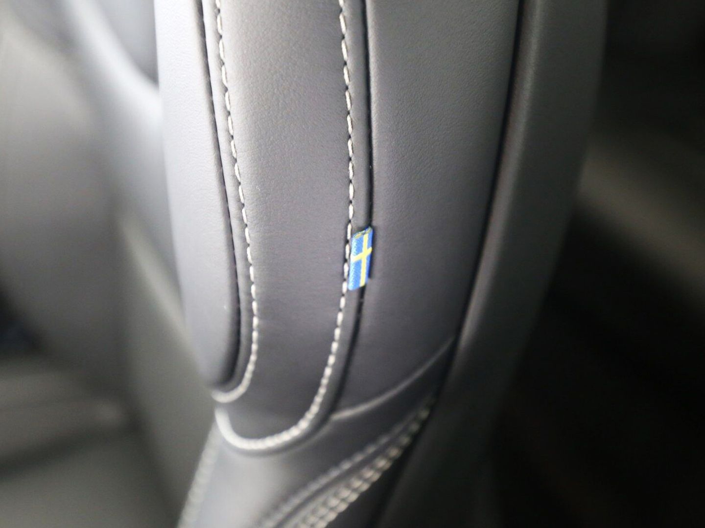 Volvo XC60 T6 Plus Black - Samsaru's Car Outlet