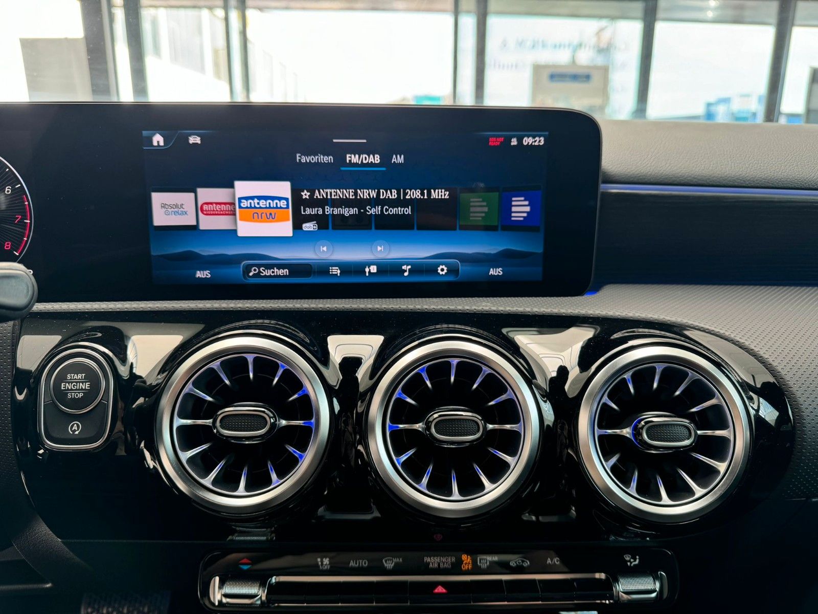 Mercedes-Benz A200 Progressive Advanced Plus - Samsaru's Car Outlet