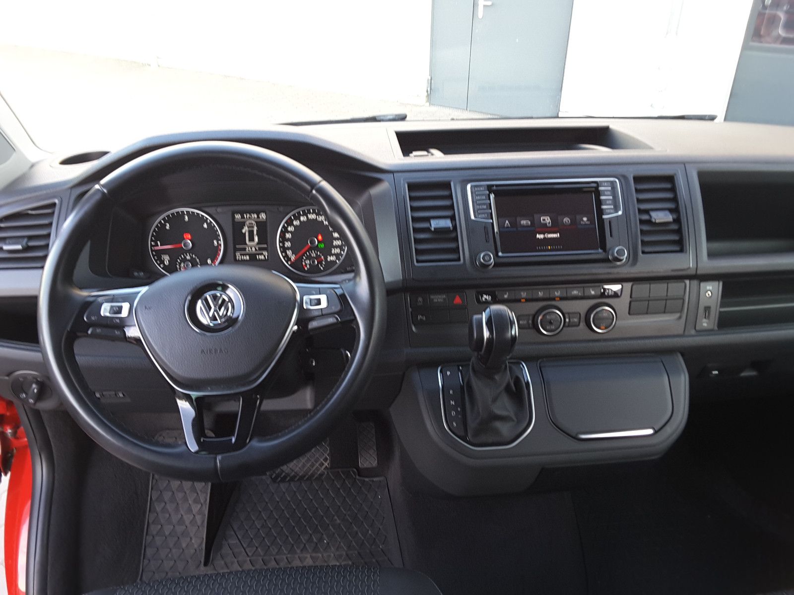 Volkswagen T6 Multivan 2.0 TDI DSG - Samsaru's Car Outlet
