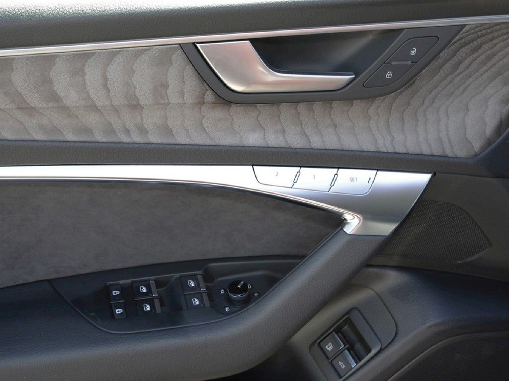 Audi A6 Avant 55 TFSI e Q S line - Samsaru's Car Outlet