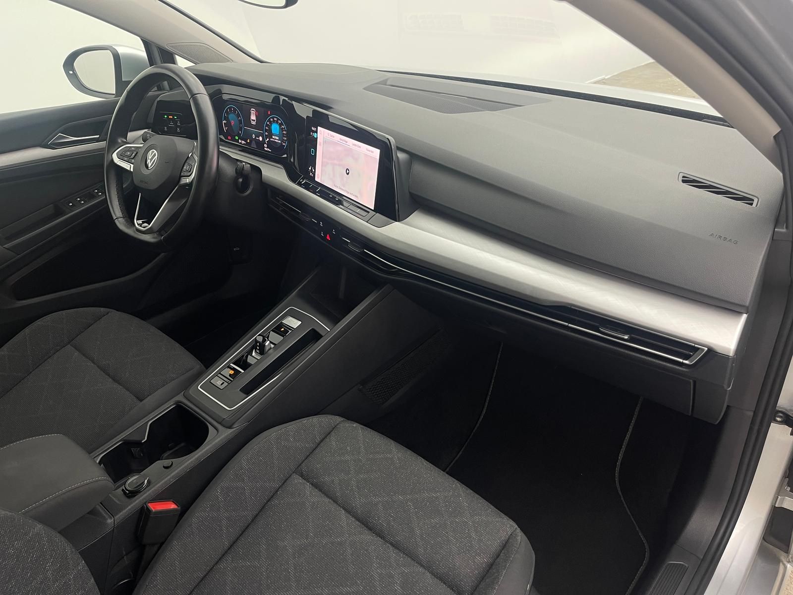Volkswagen Golf 1.0 eTSI Life - Samsaru's Car Outlet