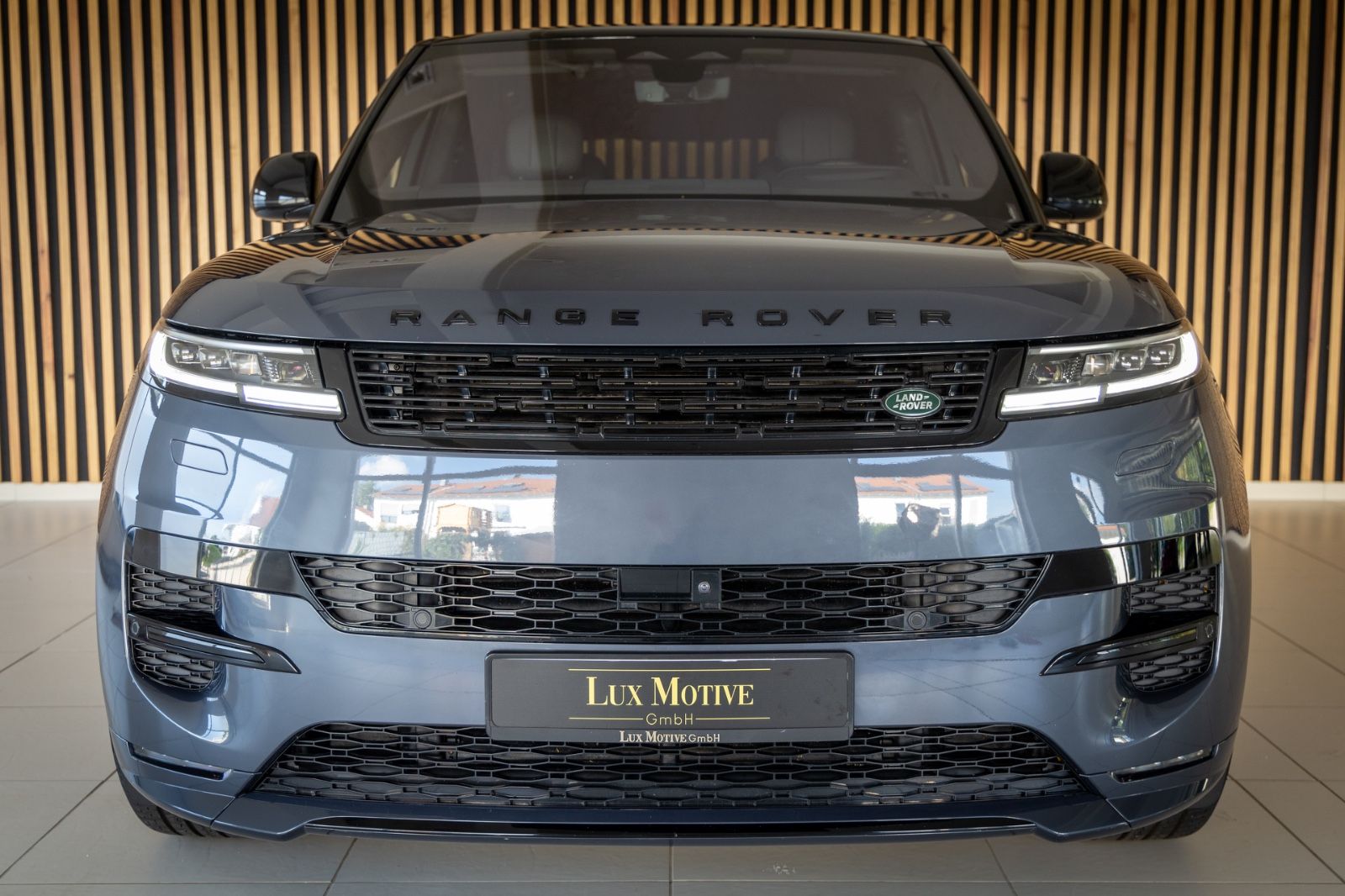 Range Rover Sport D350 First Edition - Samsaru's Car Outlet