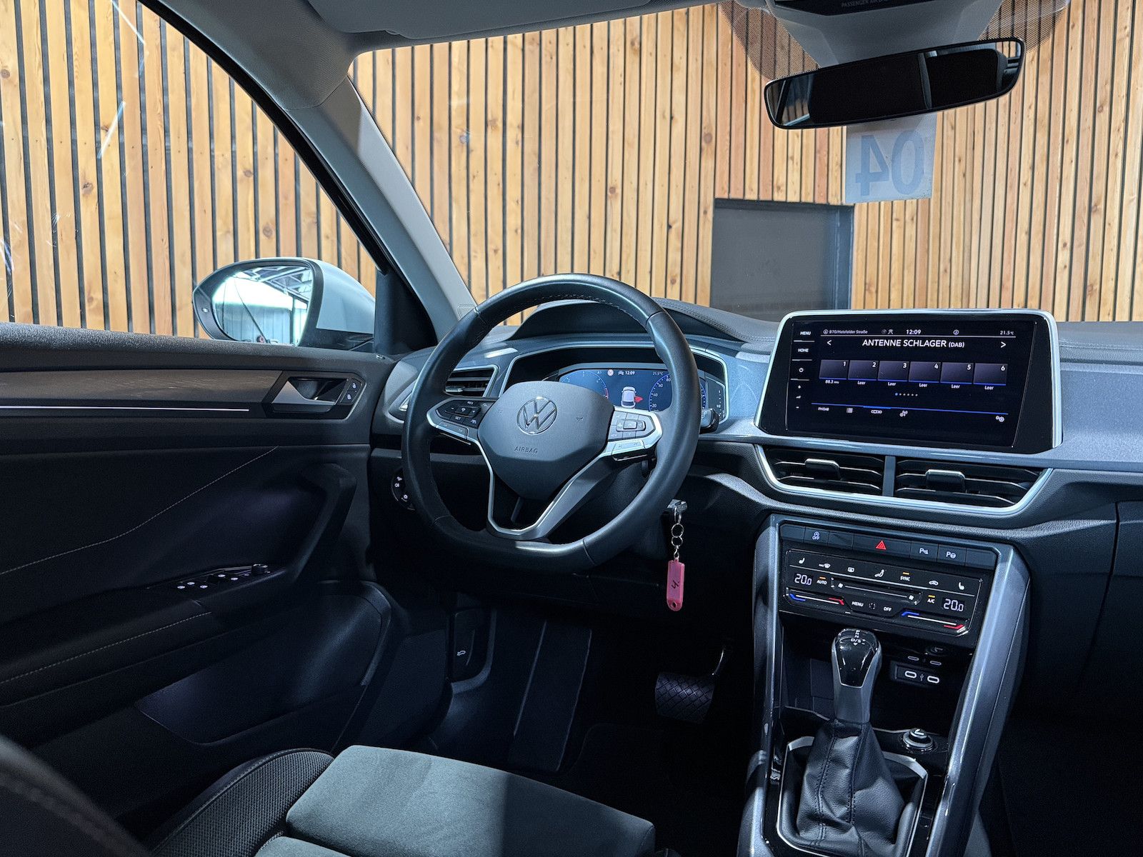 Volkswagen T-Roc 2.0 TDI Style - Samsaru's Car Outlet