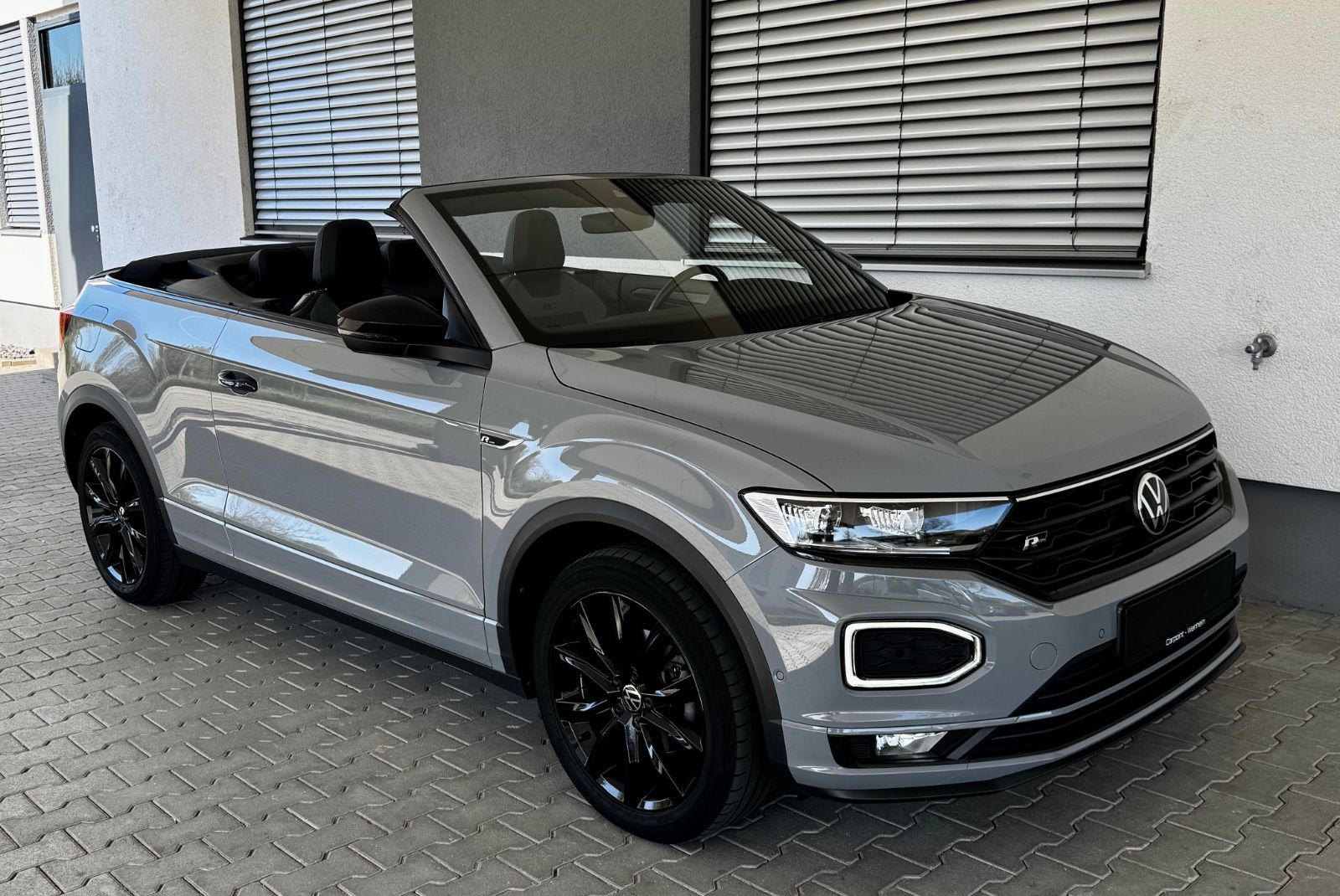 Volkswagen T-Roc R-Line - Samsaru's Car Outlet
