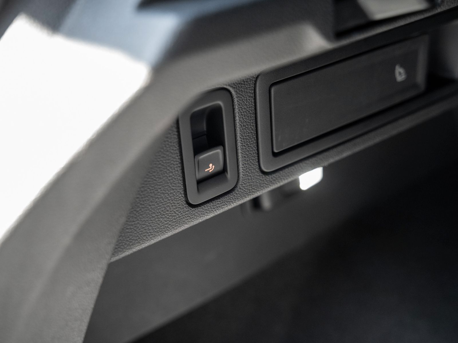 Volkswagen Tiguan R-Line 2.0 TSI - Samsaru's Car Outlet