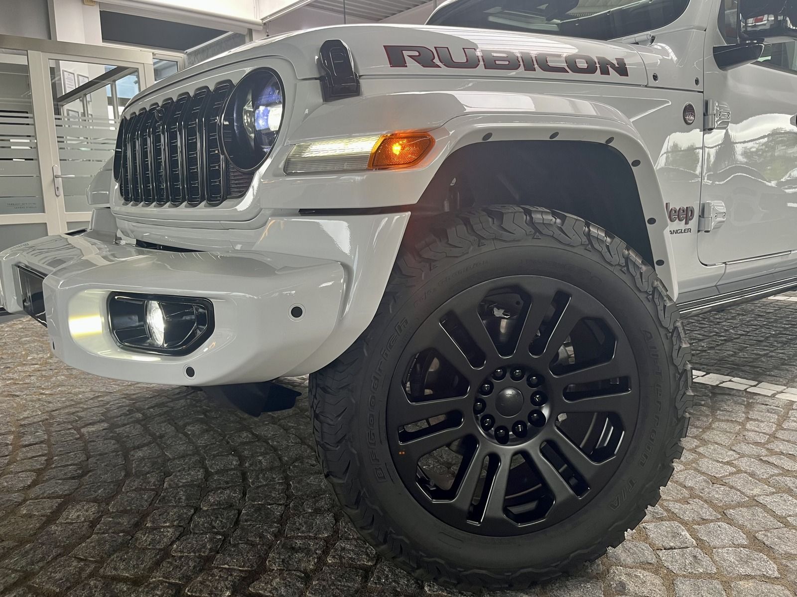 Jeep Wrangler 2.0 Sky One Rubicon Brute Look + Carbon