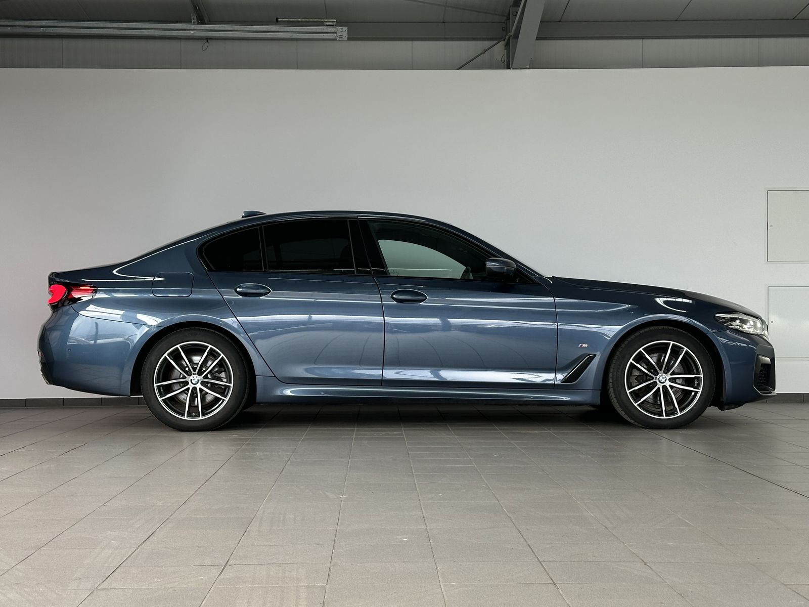 BMW 520 d xDrive M Sport |H-UP |H&K |BUSINESS|LED