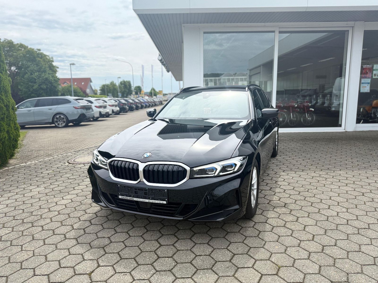 BMW 320d Touring - Samsaru's Car Outlet