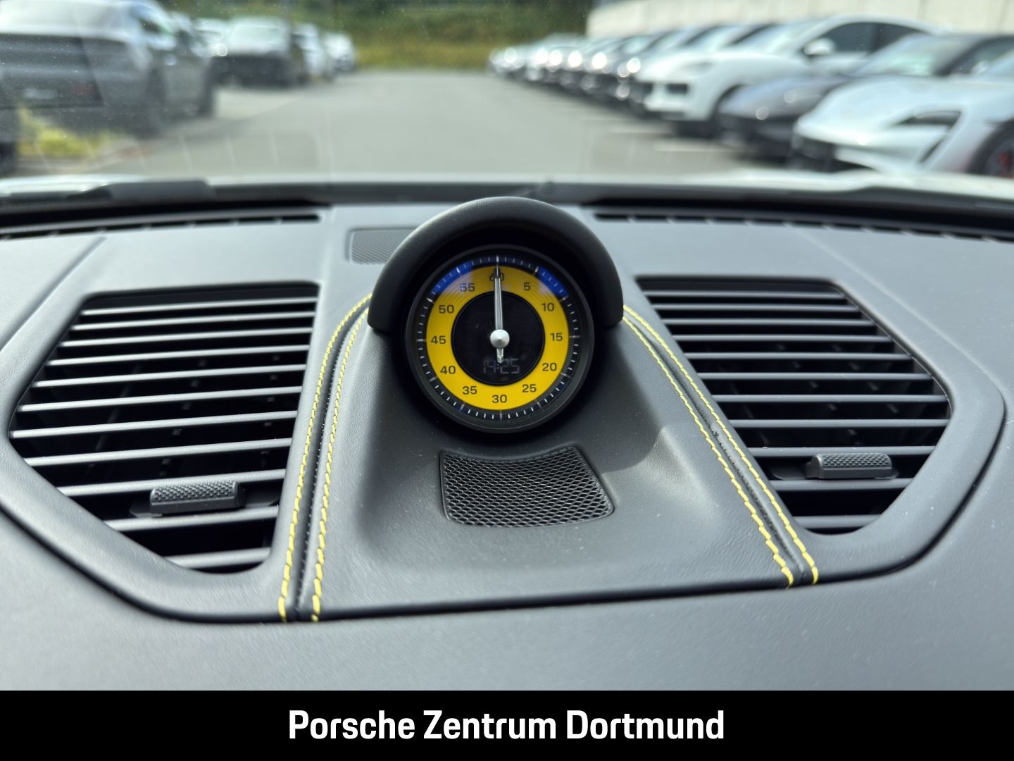 Porsche 992 911 Carrera 4 GTS Cabrio Burmester Clubleder
