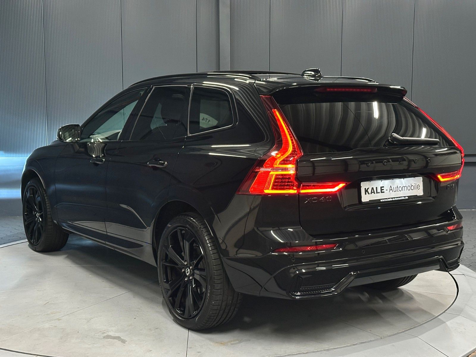 Volvo XC60 Plus Black Edition AWD*21Zoll*PANORAMA*AHK*