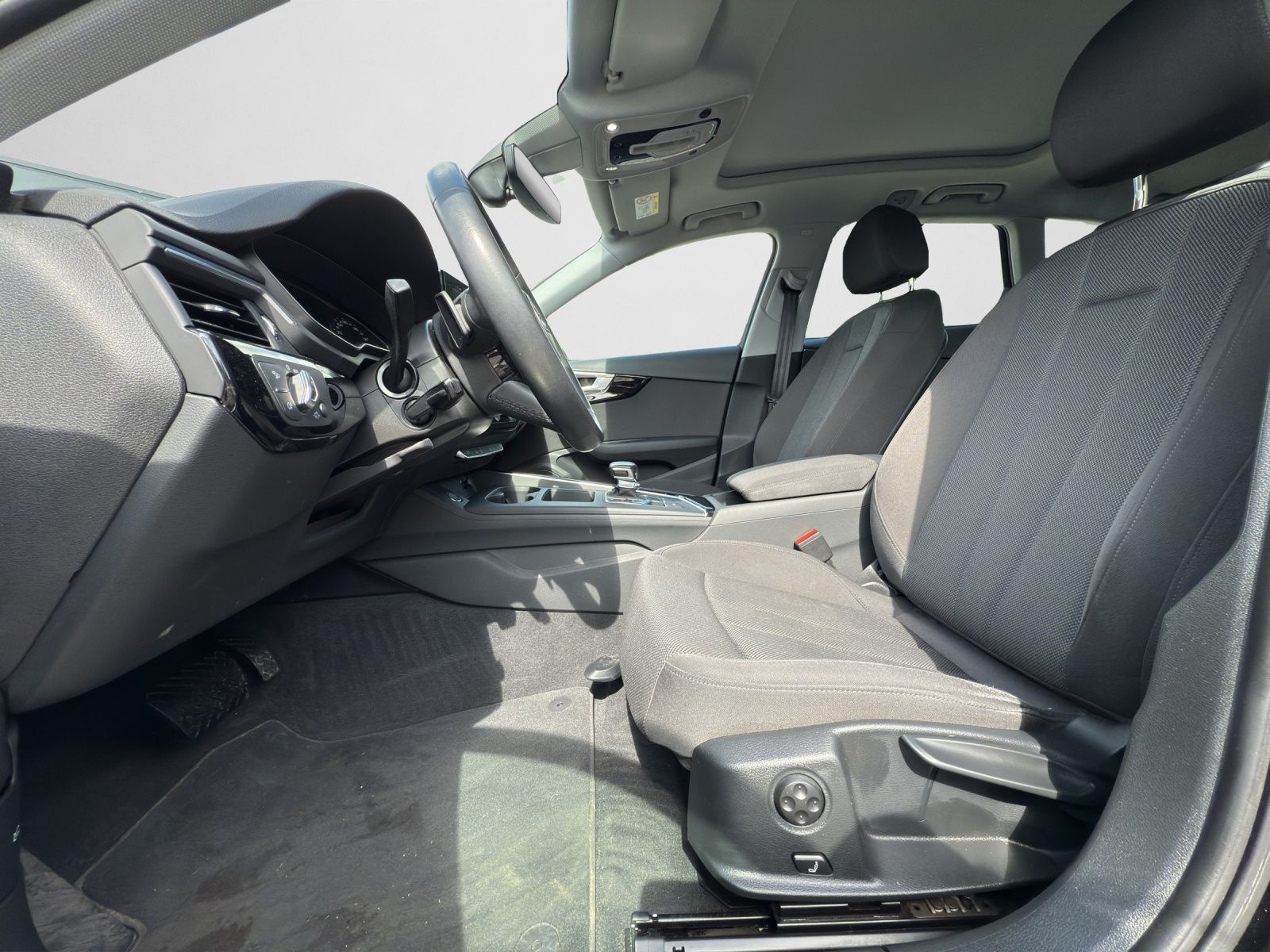 Audi A4 Avant 40 TFSI S tronic - Samsaru's Car Outlet