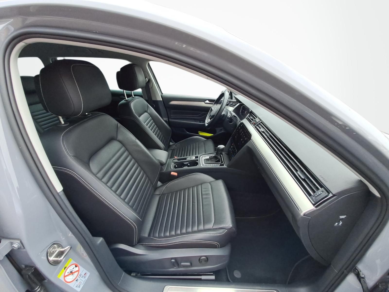 Volkswagen Passat Elegance 2.0 TDI+200PS+4M+Navi+RFK+Standh