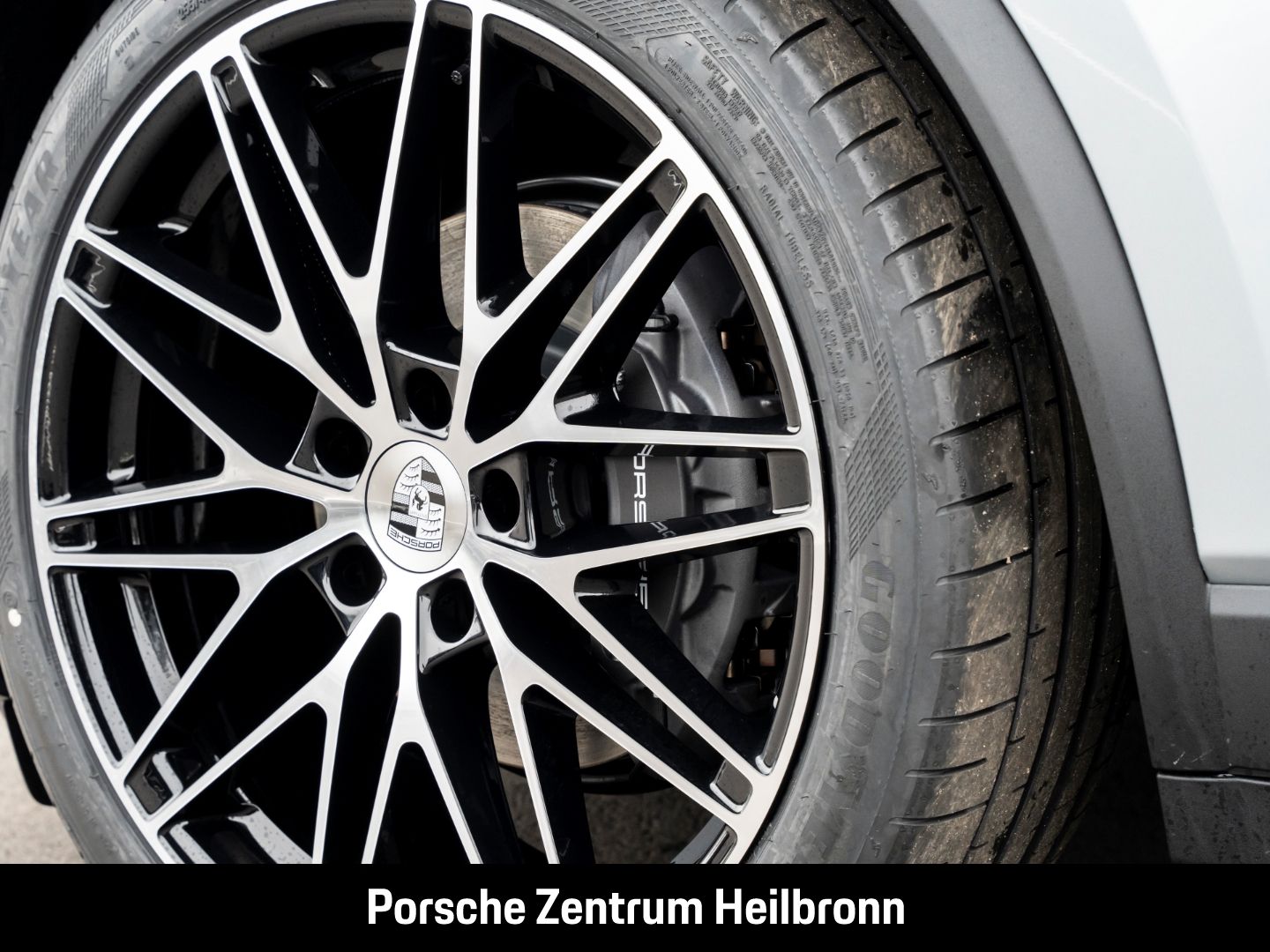 Porsche Macan 4 BOSE Luftfederung Panorama LED-Matrix