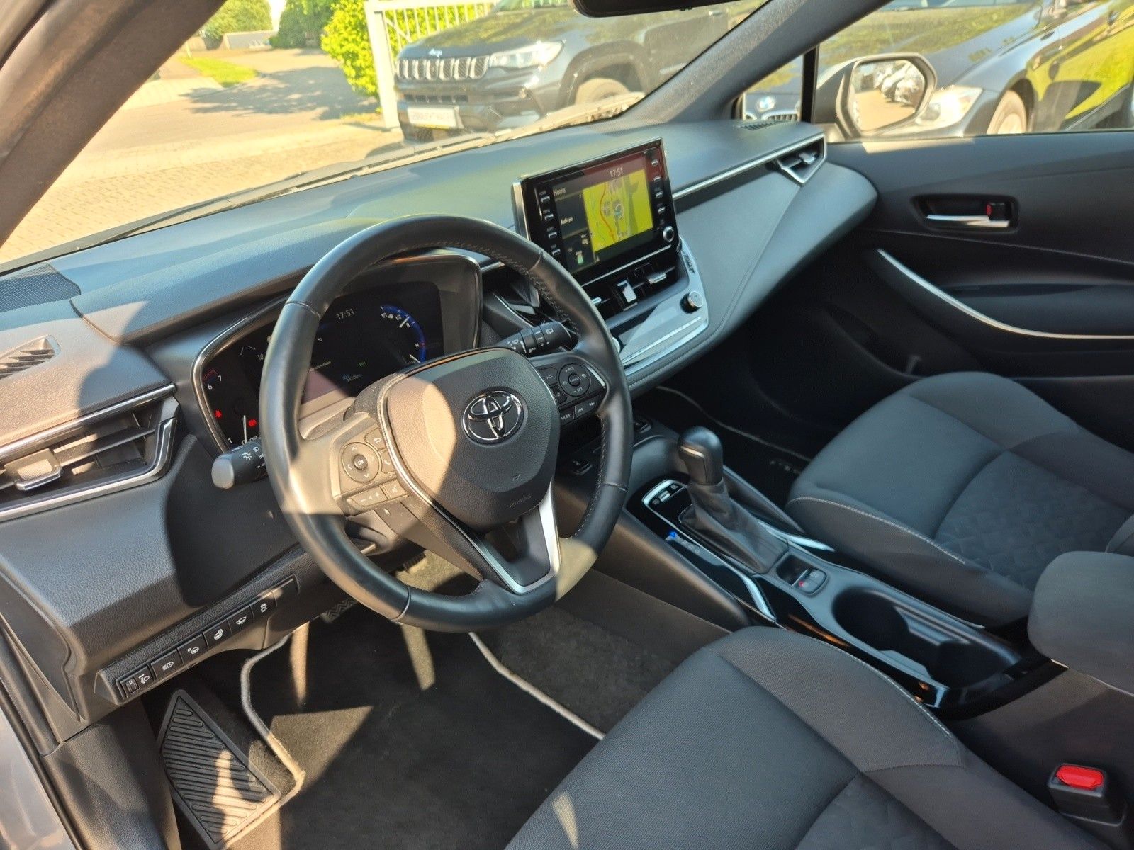 Toyota Corolla Touring Sports Hybrid Club - Samsaru's Car Outlet