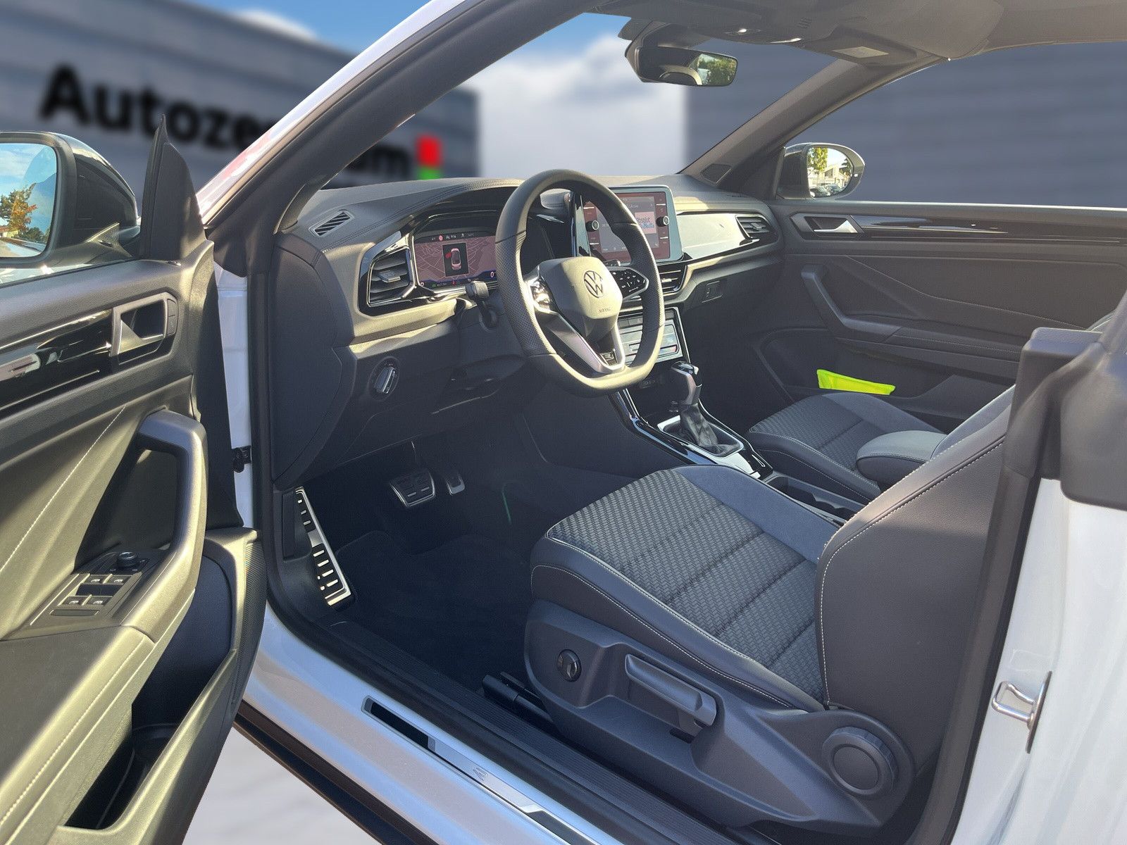 Volkswagen T-Roc R-Line - Samsaru's Car Outlet