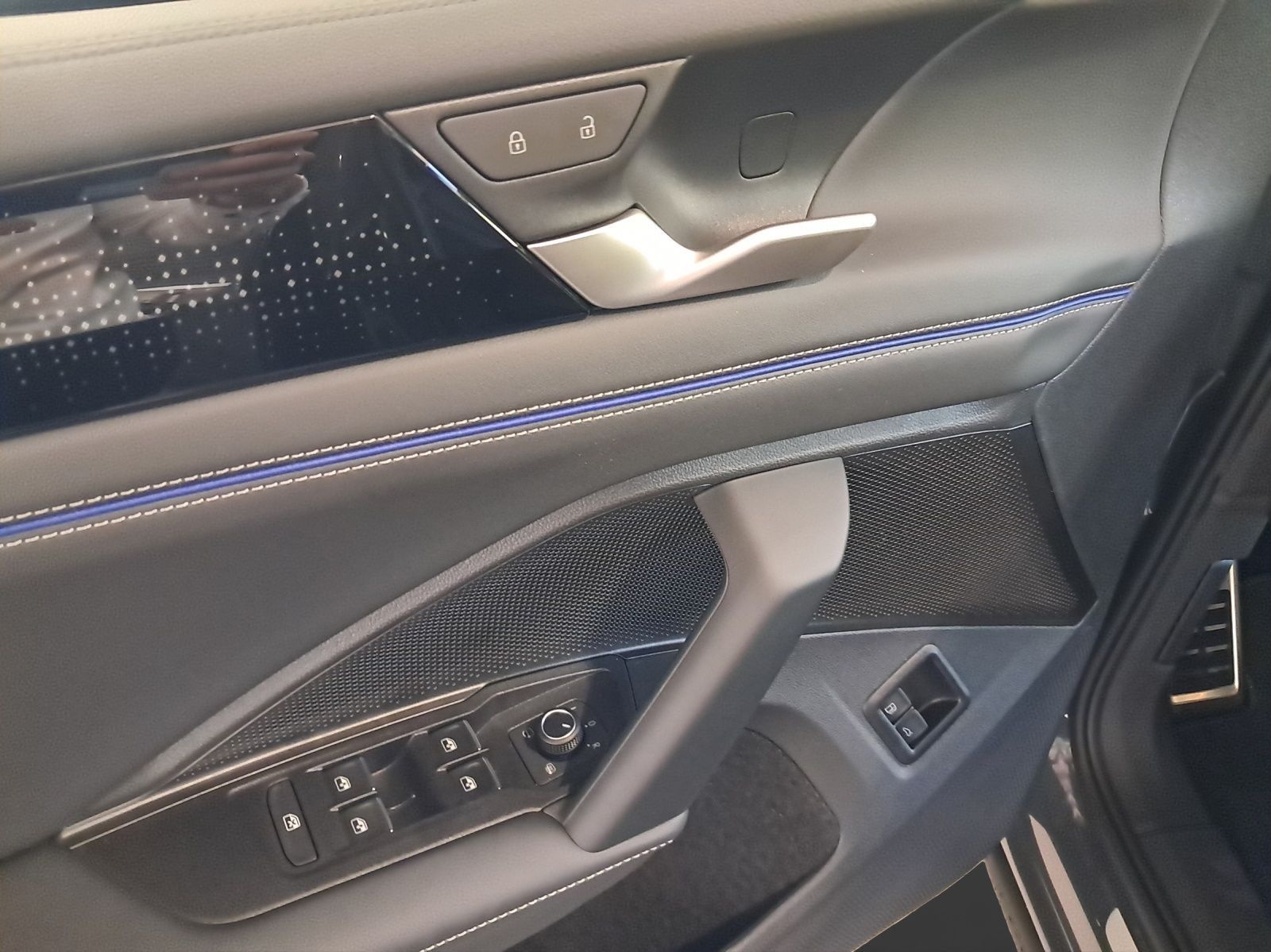 Volkswagen Tiguan R-Line 1,5 eHybrid DSG | Black Style