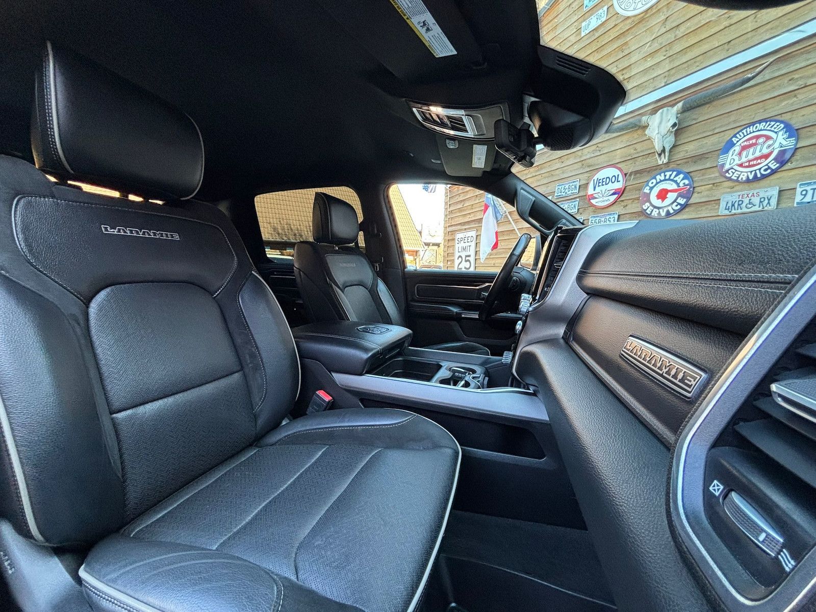 Dodge RAM 1500 Laramie 5.7L 12Zoll Display 4x4 AHK