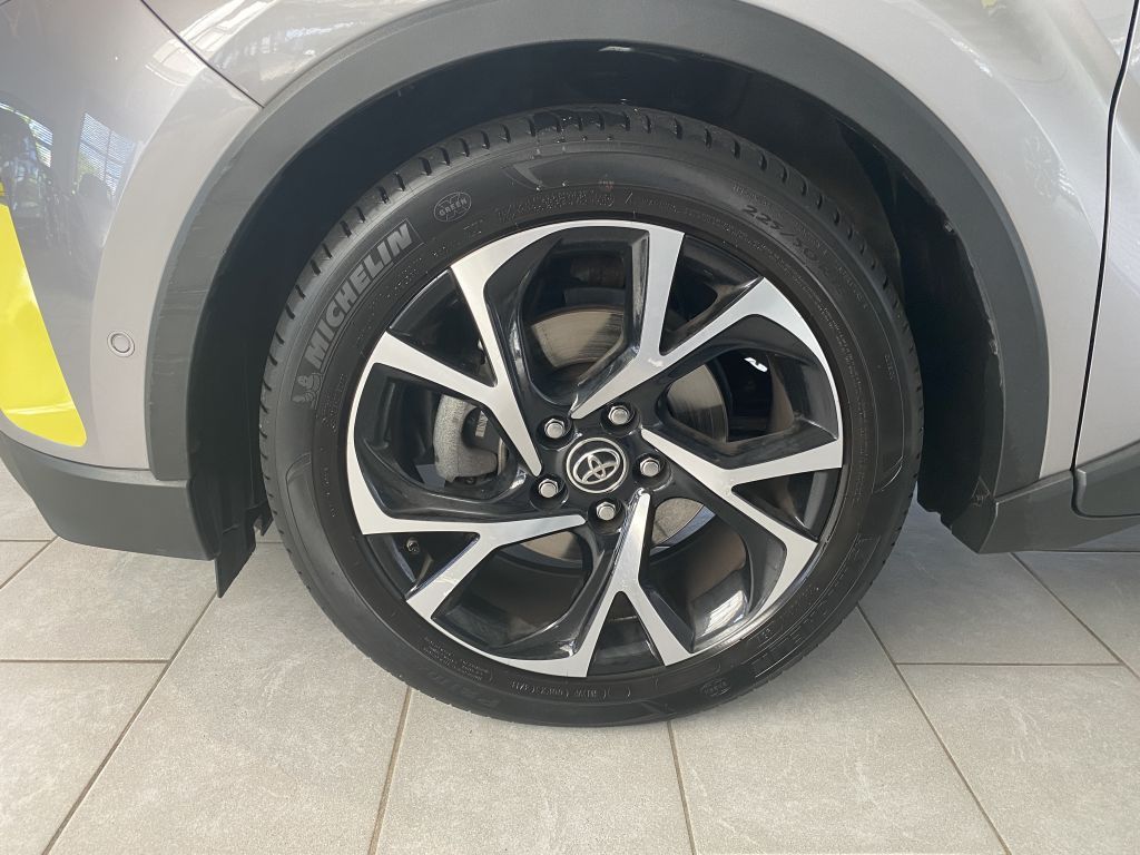 Toyota C-HR Hybrid - Samsaru's Car Outlet