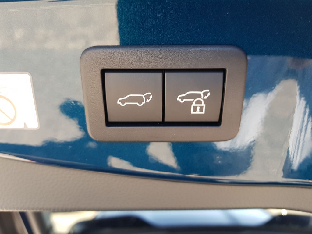 Toyota C-HR 1.8 Hybrid - Samsaru's Car Outlet