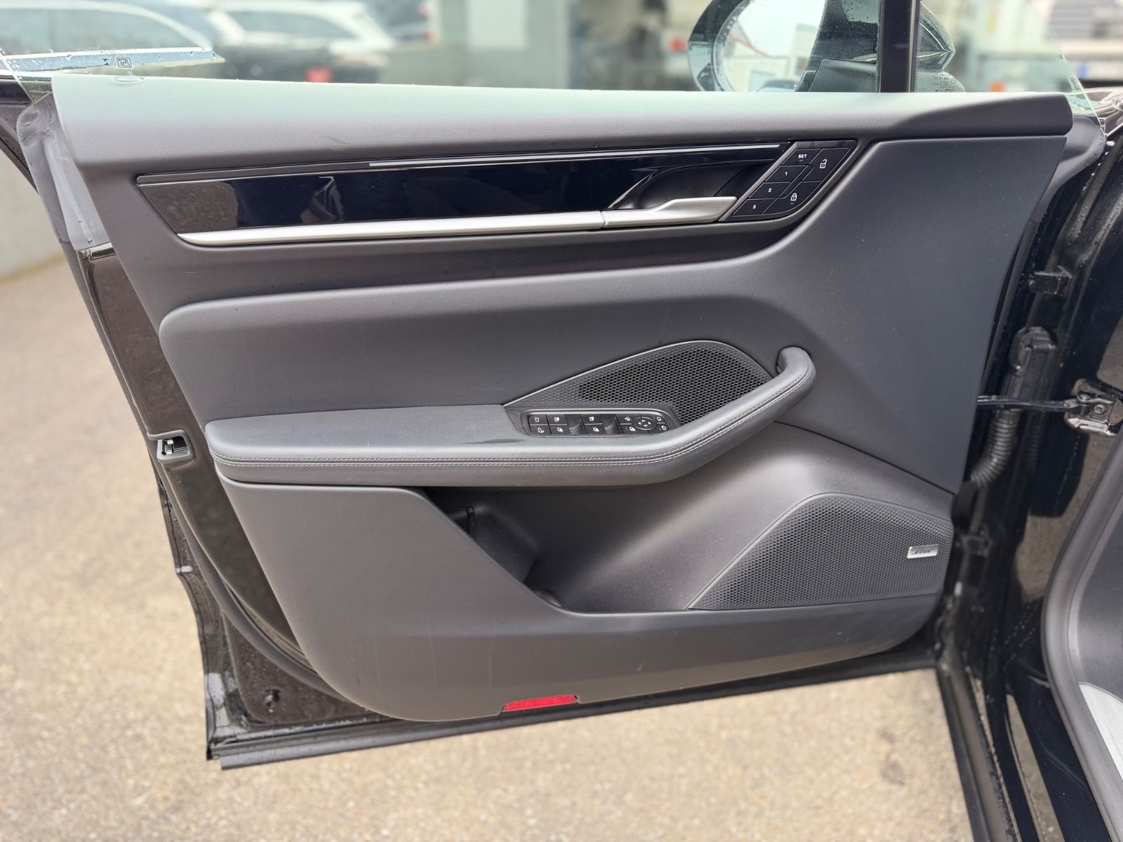 Porsche Macan Electric 4 S Pano Air Matrix LED Bose ACC