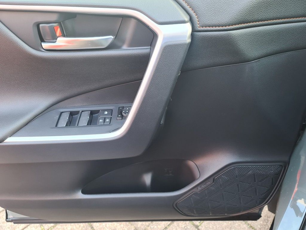 Toyota RAV 4 2.5 4x4 Hybrid Adventure - Samsaru's Car Outlet