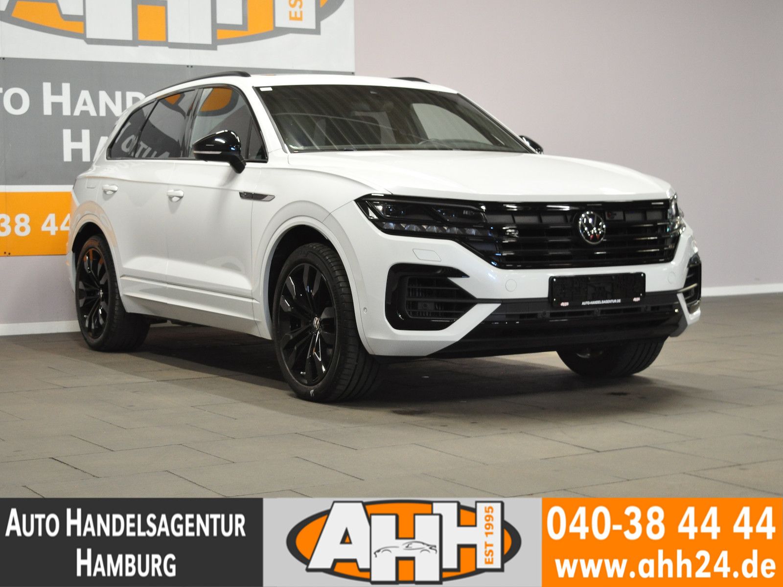 Volkswagen Touareg 3.0 TSI 4M R-LINE - Samsaru's Car Outlet