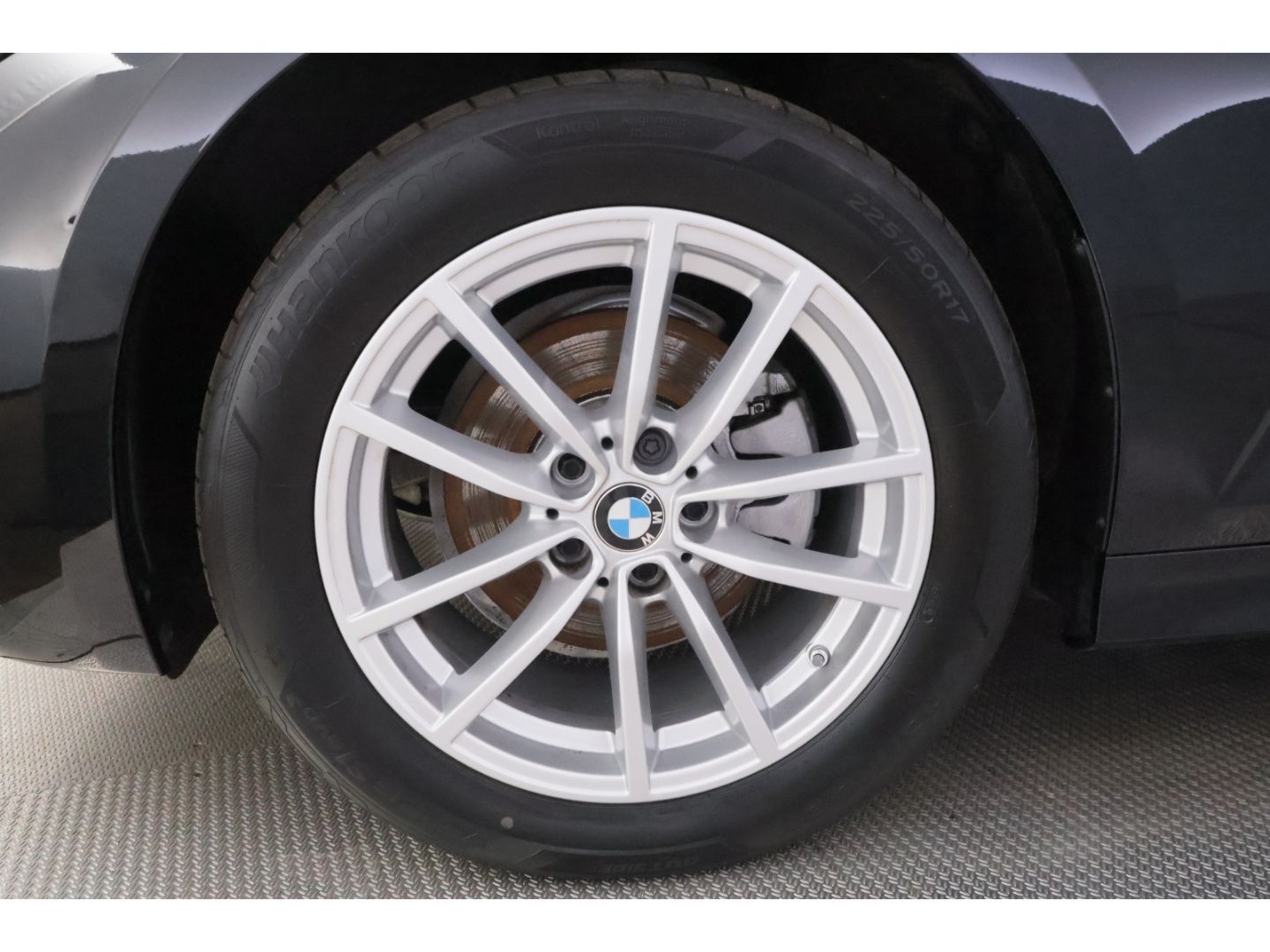 BMW 320 d xdrive Touring - Samsaru's Car Outlet