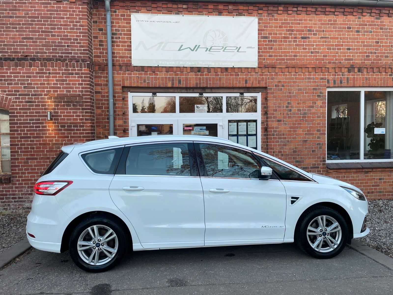 Ford S-Max S-MAX Hybrid Titanium AHK Kamera ACC