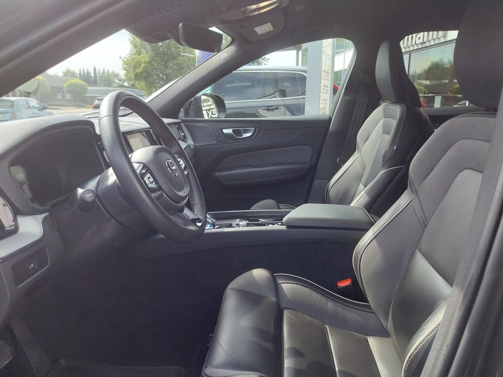 Volvo XC60 B4 Plus Dark AWD
