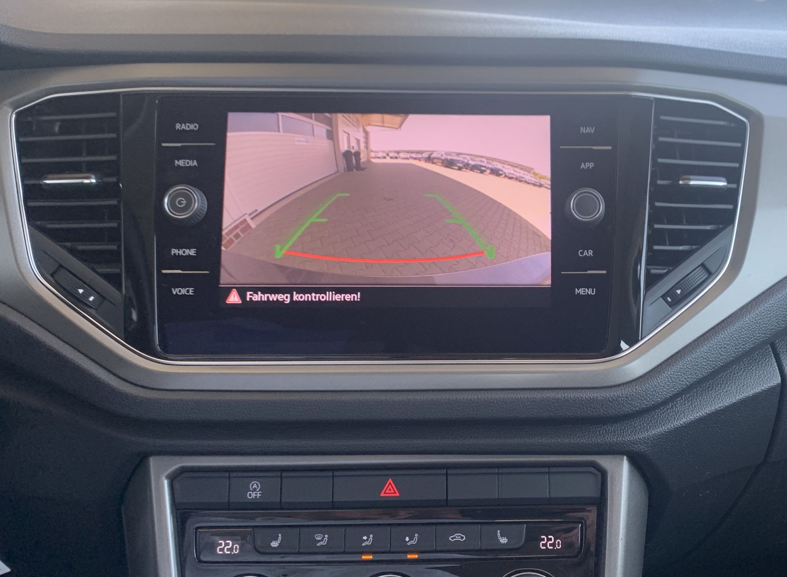 Volkswagen T-Roc 2.0 TDI Style - Samsaru's Car Outlet