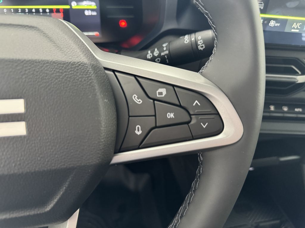 Dacia Duster Neuer Journey TCe130 - Samsaru's Car Outlet