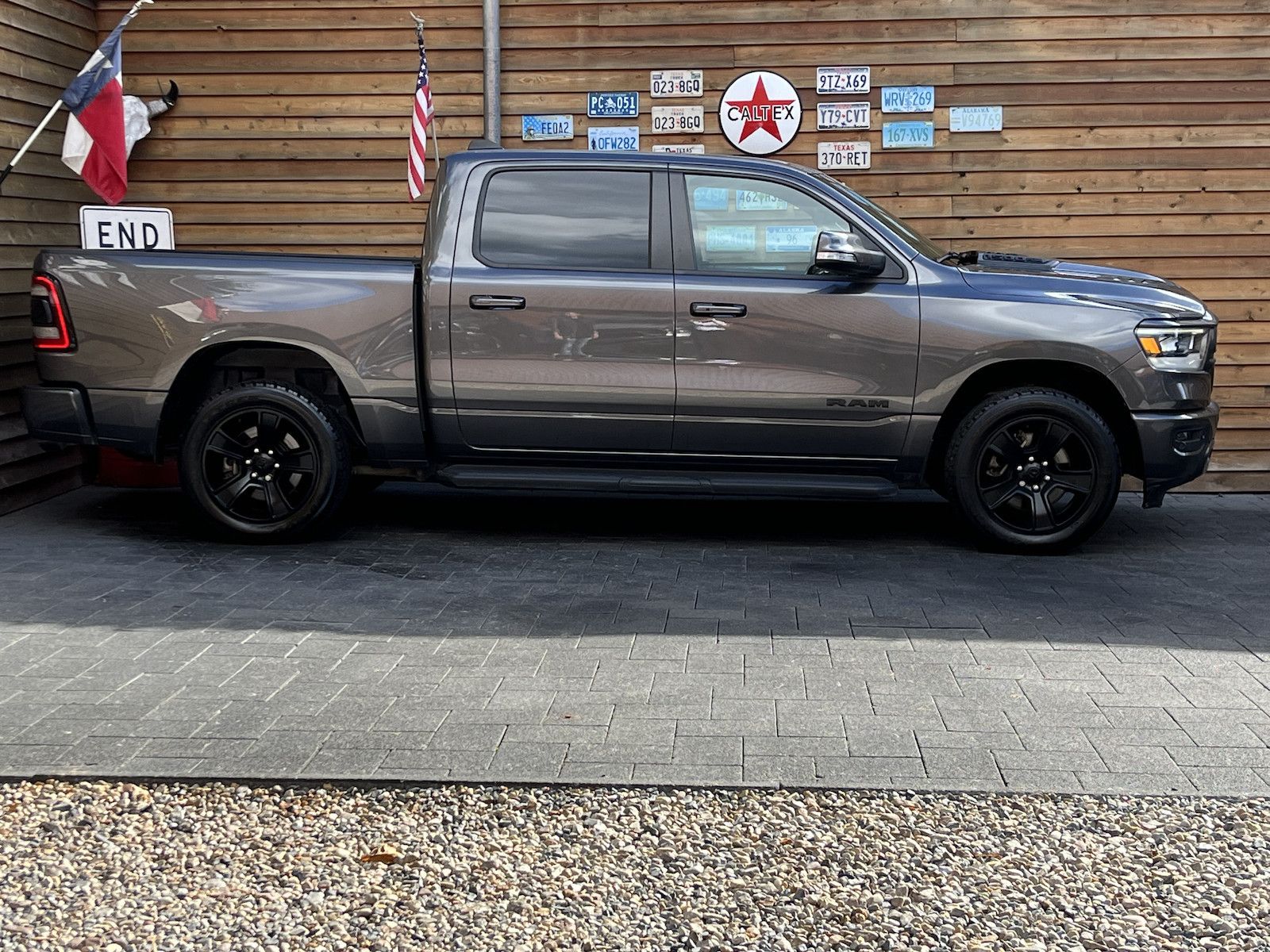 Dodge RAM 1500 SPORT 5,7L Pano 4x4 LPG 12´´ Navi AHK
