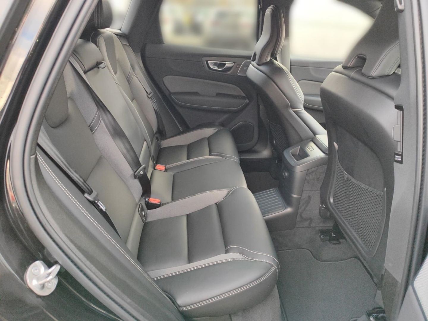 Volvo XC60 T8 Ultra Black Edition Recharge Plug-In Hyb