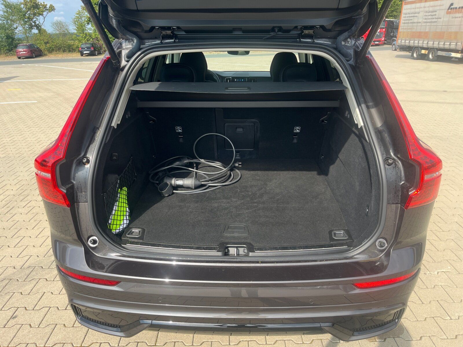 Volvo XC60 T6 Hybrid AWD Plus Dark *AHK*360°K+NAVI*