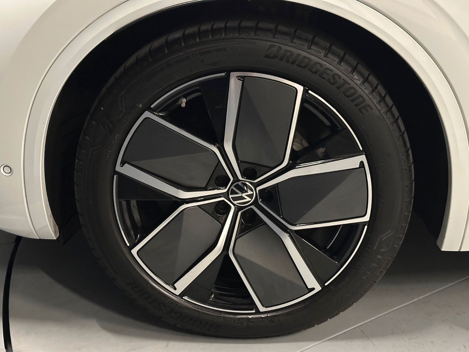 Volkswagen Touareg V6 TDI 4Motion R-Line Black - Samsaru's Car Outlet