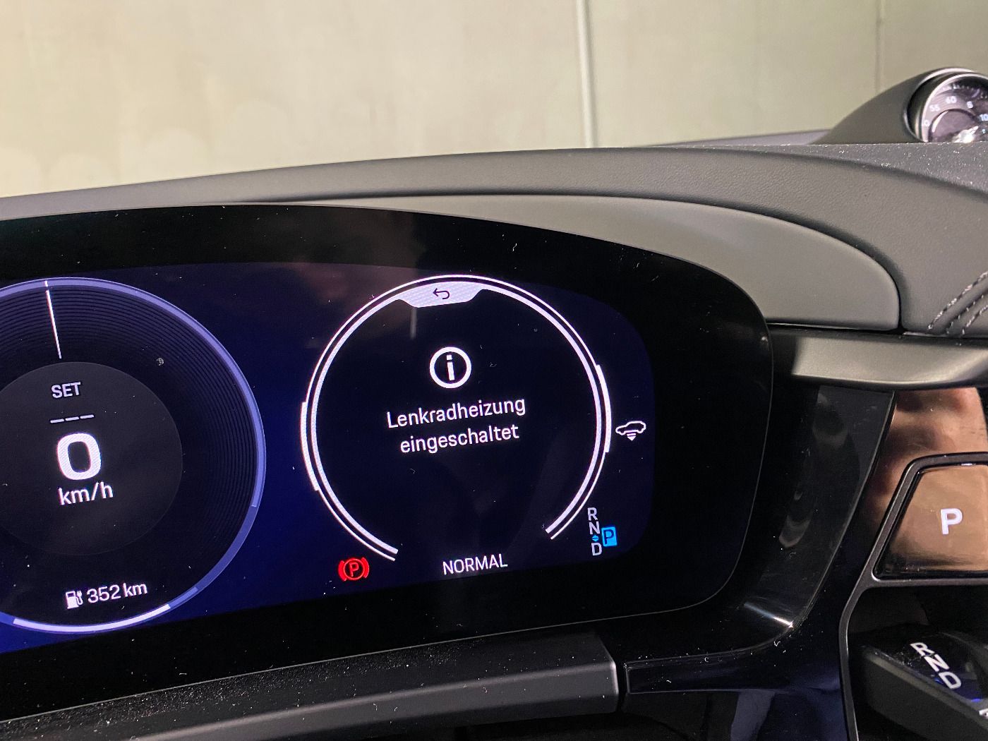 Porsche Macan 4 | Panorama Dachsystem | Beifahrerdisplay