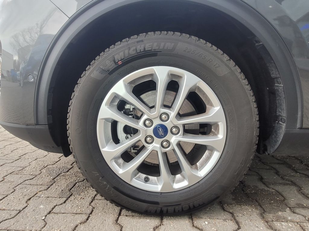 Ford Kuga 2.0 EcoBlue Aut. TITANIUM - Samsaru's Car Outlet