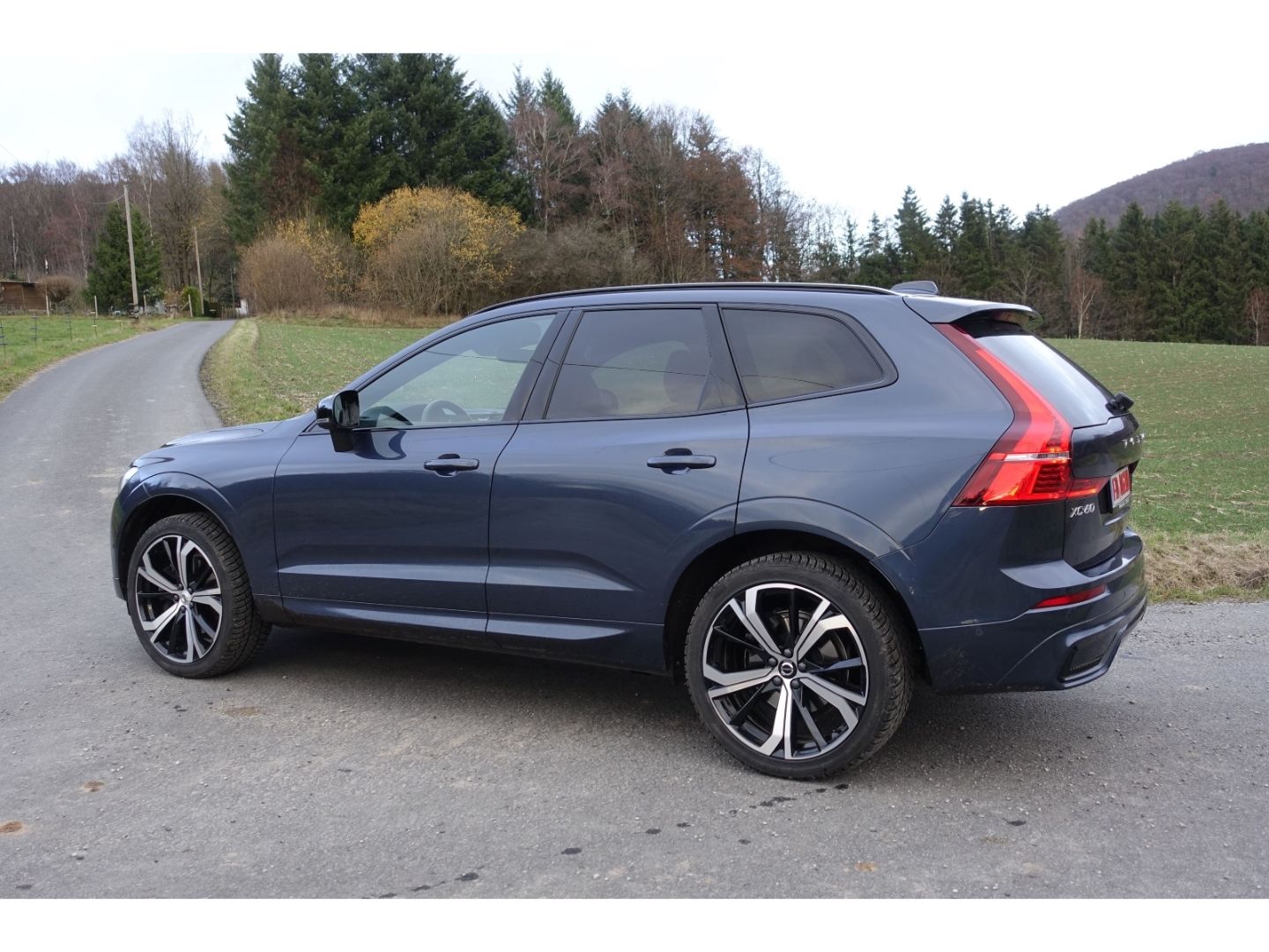 Volvo XC60 B4 D AWD MHEV Ultimate Dark / AHK / Pano /
