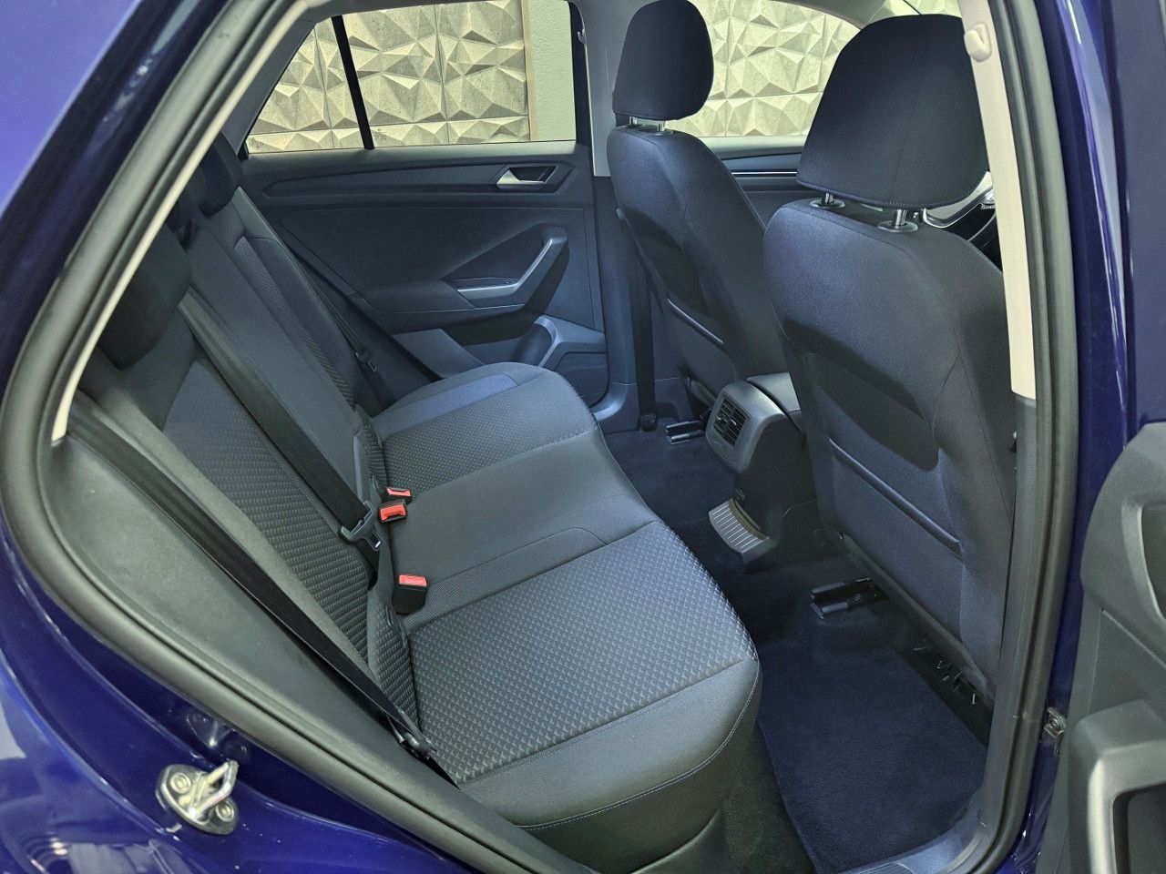 Volkswagen T-Roc 2.0 TDI DSG 4MOTION R-Line - Samsaru's Car Outlet