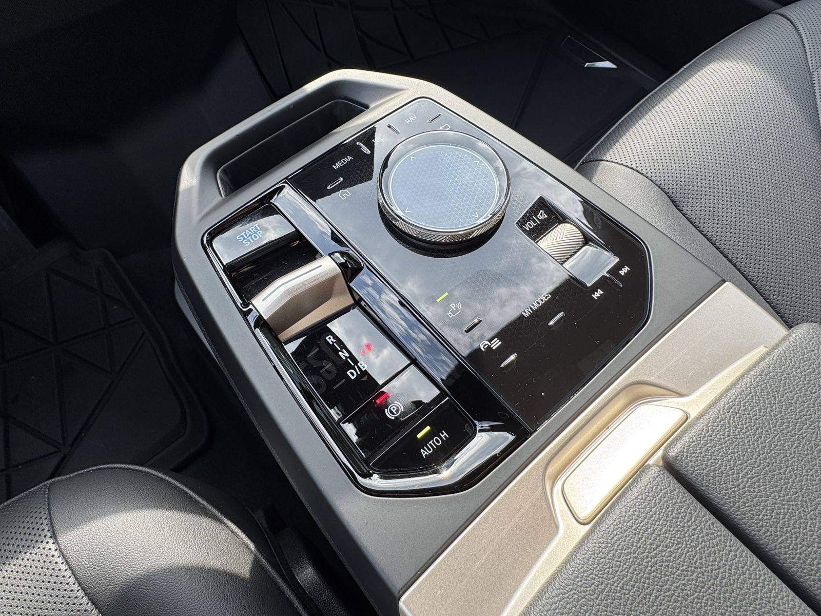 BMW iX xDrive40 DA-Pro PA-Plus LASER H&K Keyless