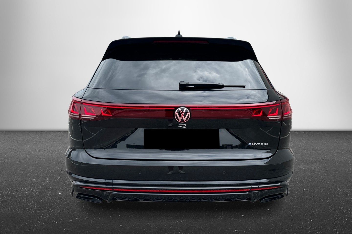 Volkswagen Touareg R 3.0 TSI V6 eHybrid 4Motion - Samsaru's Car Outlet